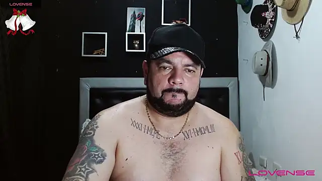 Snapshot of perverseveteranmanxxx chatting on December 27, 2024, 3:20 am perverseveteranmanxxx online show from December 27, 2024, 3:20 am