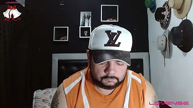 Snapshot of perverseveteranmanxxx chatting on December 29, 2024, 3:57 pm perverseveteranmanxxx online show from December 29, 2024, 3:57 pm