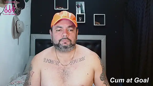 Snapshot of perverseveteranmanxxx chatting on January 13, 2025, 8:37 pm perverseveteranmanxxx online show from January 13, 2025, 8:37 pm