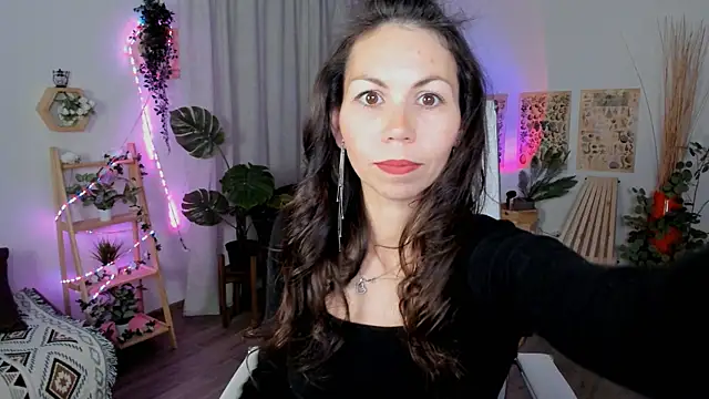 TrasyMorris online show from June 1, 2026, 4:14 am