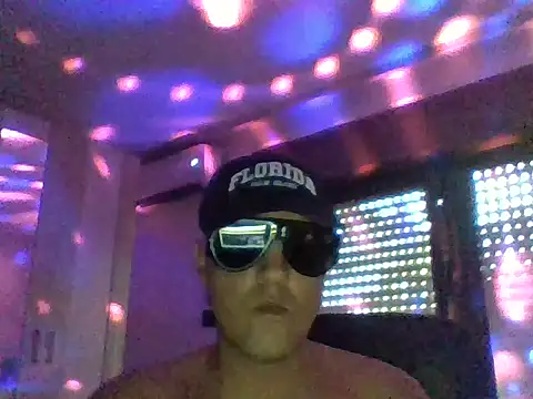Snapshot of crystal_303matt chatting on July 29, 2026, 4:16 pm crystal 303matt online show from July 29, 2026, 4:16 pm