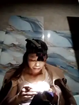 Snapshot of Mai-lan chatting on May 11, 2026, 1:06 pm Mai-lan online show from May 11, 2026, 1:06 pm