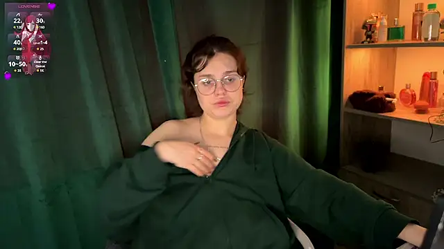 lolaluxe69 online show from May 13, 2026, 2:25 pm