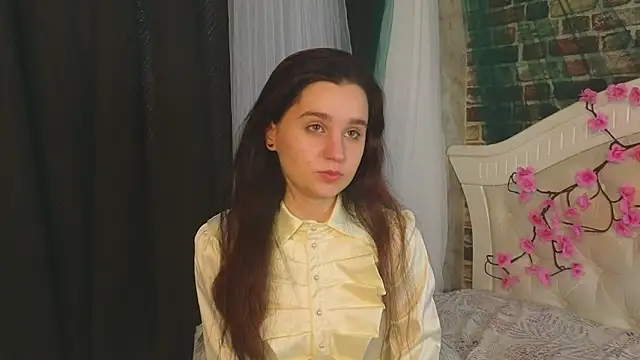Snapshot of ReynaEdge chatting on May 28, 2026, 7:38 am ReynaEdge online show from May 28, 2026, 7:38 am