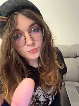 cutypiefull online show from May 16, 2026, 12:07 am
