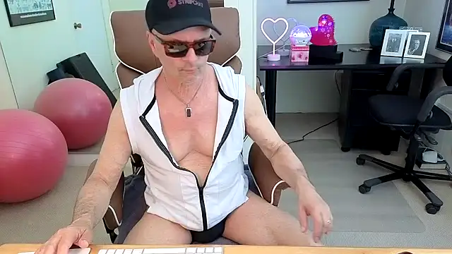 Snapshot of hotdadbod chatting on June 12, 2026, 9:35 pm hotdadbod online show from June 12, 2026, 9:35 pm