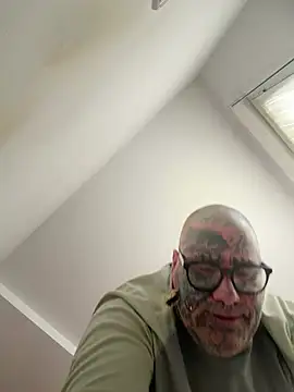 Snapshot of albertogg12 chatting on May 31, 2026, 12:34 pm albertogg12 online show from May 31, 2026, 12:34 pm