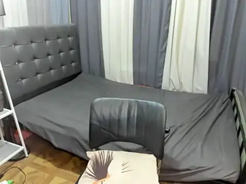 XTsUncutMargauxX online show from May 20, 2026, 9:43 pm