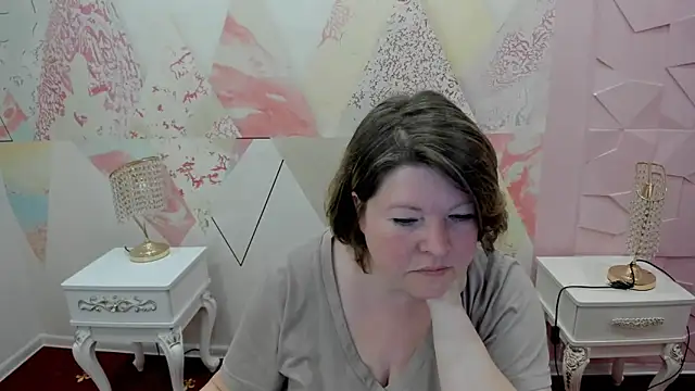 Melaniefeys online show from May 15, 2026, 9:27 am