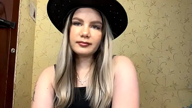 FatimaColomy online show from May 14, 2026, 3:08 pm