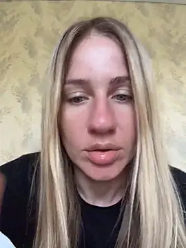 Snapshot of AnnaMist_ chatting on June 8, 2026, 6:47 am AnnaMist online show from June 8, 2026, 6:47 am