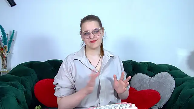 Snapshot of AlexaAvery chatting on May 23, 2026, 6:40 am AlexaAvery online show from May 23, 2026, 6:40 am