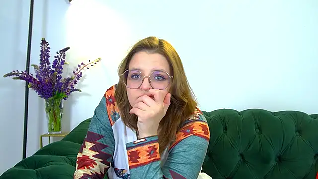 Snapshot of AlexaAvery chatting on May 30, 2026, 6:21 am AlexaAvery online show from May 30, 2026, 6:21 am