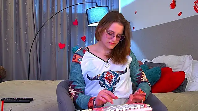 Snapshot of AlexaAvery chatting on June 2, 2026, 6:15 am AlexaAvery online show from June 2, 2026, 6:15 am