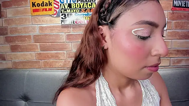 Snapshot of foxy_antonela chatting on June 24, 2026, 2:43 am foxy antonela online show from June 24, 2026, 2:43 am