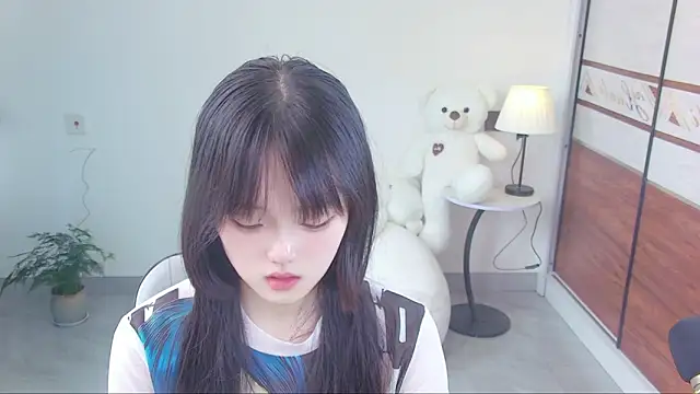 Evil-Bunny007 online show from May 14, 2026, 9:38 am