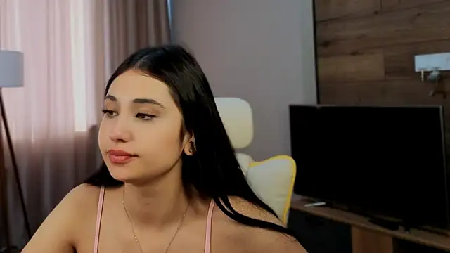 honeylanaa online show from June 13, 2026, 4:21 am