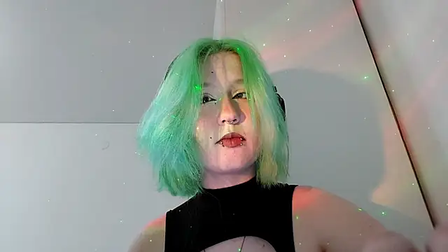 HunXena online show from May 17, 2026, 3:19 pm