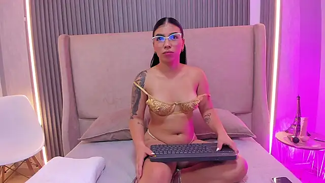 MaiaLopez online show from June 6, 2026, 8:02 pm