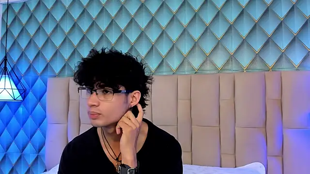 Sofia-Ethan online show from May 31, 2026, 1:29 pm