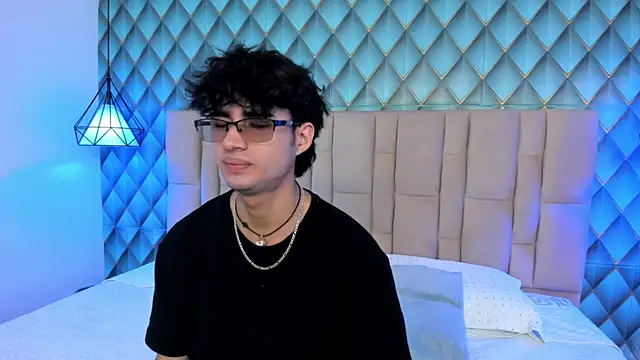Snapshot of Sofia-Ethan chatting on July 11, 2026, 1:47 pm Sofia-Ethan online show from July 11, 2026, 1:47 pm