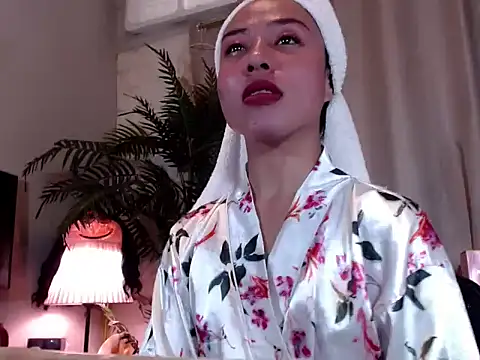 Super Hot Bunny online show from May 18, 2026, 5:57 am