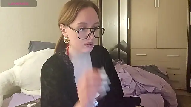 Snapshot of Felicia_Miller_ chatting on May 30, 2026, 7:11 pm Felicia Miller online show from May 30, 2026, 7:11 pm