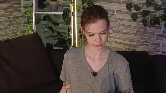 Snapshot of OliviaFoxsis chatting on May 16, 2026, 7:05 am OliviaFoxsis online show from May 16, 2026, 7:05 am