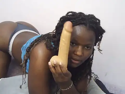hotcandy001 online show from June 5, 2026, 10:54 am