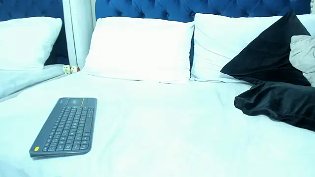 AlondraSosa online show from May 23, 2026, 1:37 pm