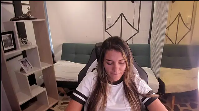 SophieWatson  online show from July 20, 2026, 1:57 pm