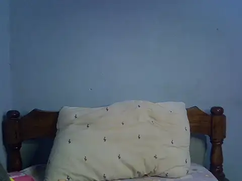 FreakyTrixie111 online show from May 17, 2026, 2:42 am