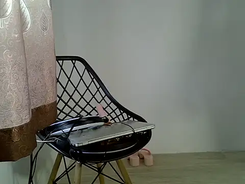 Bianca0011 online show from June 13, 2026, 4:43 am