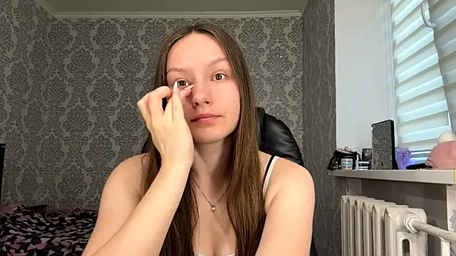 ShaylaChong online show from June 14, 2026, 4:36 am
