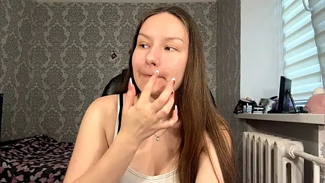 ShaylaChong online show from June 30, 2026, 4:13 am