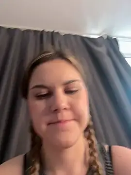 Snapshot of la_lisa_ chatting on June 18, 2026, 7:08 am la lisa online show from June 18, 2026, 7:08 am