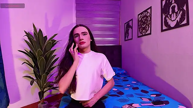 Snapshot of AURALIS_LUX chatting on May 18, 2026, 12:11 pm AURALIS LUX online show from May 18, 2026, 12:11 pm