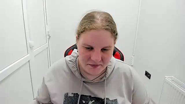 Snapshot of Bella_shyy_ chatting on June 25, 2026, 12:53 pm Bella shyy online show from June 25, 2026, 12:53 pm