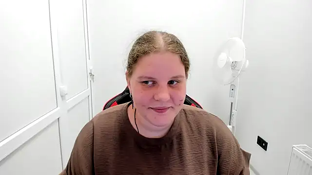 Snapshot of Bella_shyy_ chatting on July 12, 2026, 2:19 pm Bella shyy online show from July 12, 2026, 2:19 pm
