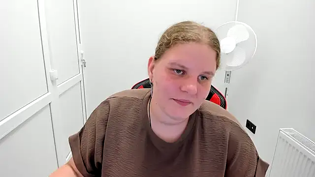 Snapshot of Bella_shyy_ chatting on July 16, 2026, 2:34 pm Bella shyy online show from July 16, 2026, 2:34 pm