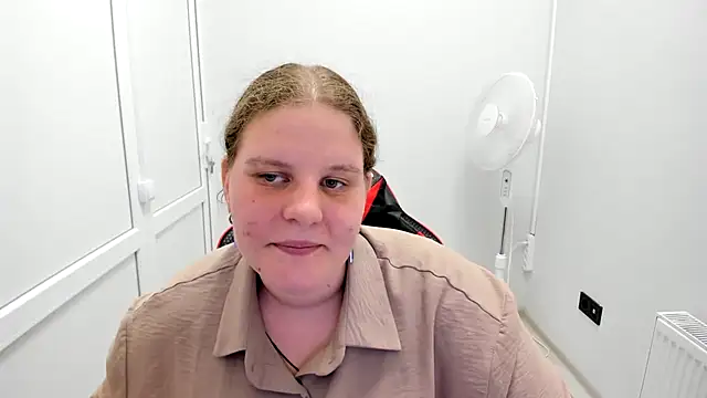 Snapshot of Bella_shyy_ chatting on July 19, 2026, 1:37 pm Bella shyy online show from July 19, 2026, 1:37 pm