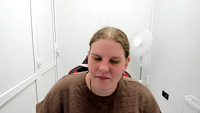 Snapshot of Bella_shyy_ chatting on July 21, 2026, 12:29 pm Bella shyy online show from July 21, 2026, 12:29 pm