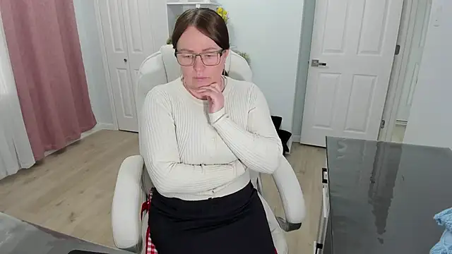 Snapshot of Vika73 chatting on February 20, 2025, 4:57 pm Vika73 online show from February 20, 2025, 4:57 pm