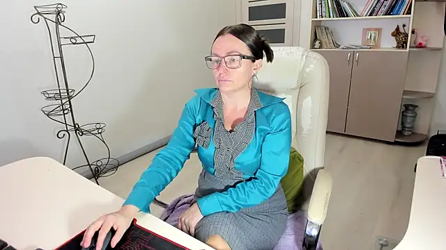 Snapshot of Vika73 chatting on November 9, 2025, 10:13 am Vika73 online show from November 9, 2025, 10:13 am