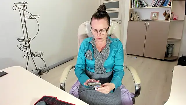 Snapshot of Vika73 chatting on November 11, 2025, 12:38 pm Vika73 online show from November 11, 2025, 12:38 pm