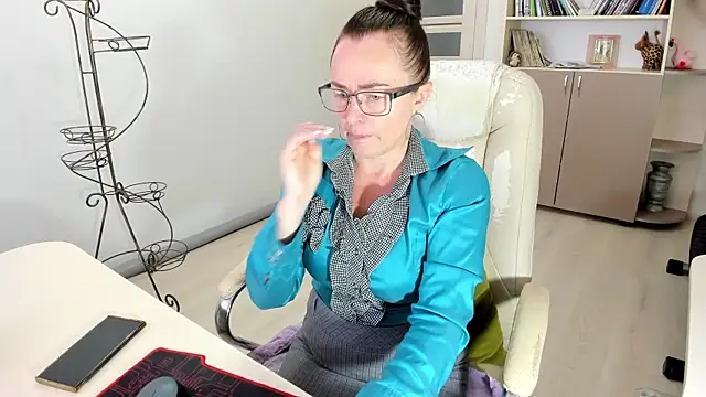 Snapshot of Vika73 chatting on November 12, 2025, 10:26 am Vika73 online show from November 12, 2025, 10:26 am