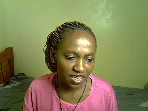 Snapshot of Pearl_petite chatting on July 5, 2026, 6:59 pm Pearl petite online show from July 5, 2026, 6:59 pm