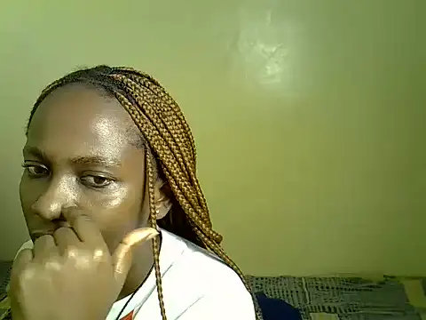 Snapshot of Pearl_petite chatting on July 15, 2026, 6:46 pm Pearl petite online show from July 15, 2026, 6:46 pm