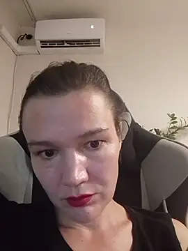 Snapshot of SarahSimpson chatting on August 4, 2026, 5:48 pm SarahSimpson online show from August 4, 2026, 5:48 pm