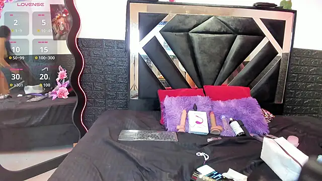 Queen Jen online show from May 30, 2026, 8:28 pm